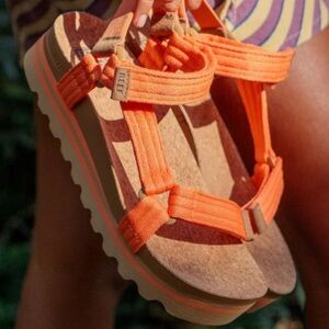 Reef Cushion Rem Hi Platform Sandals Orange Woman’s Size 9.5
